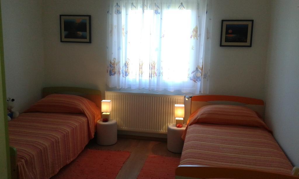 Apartment Ema Posedarje Quarto foto
