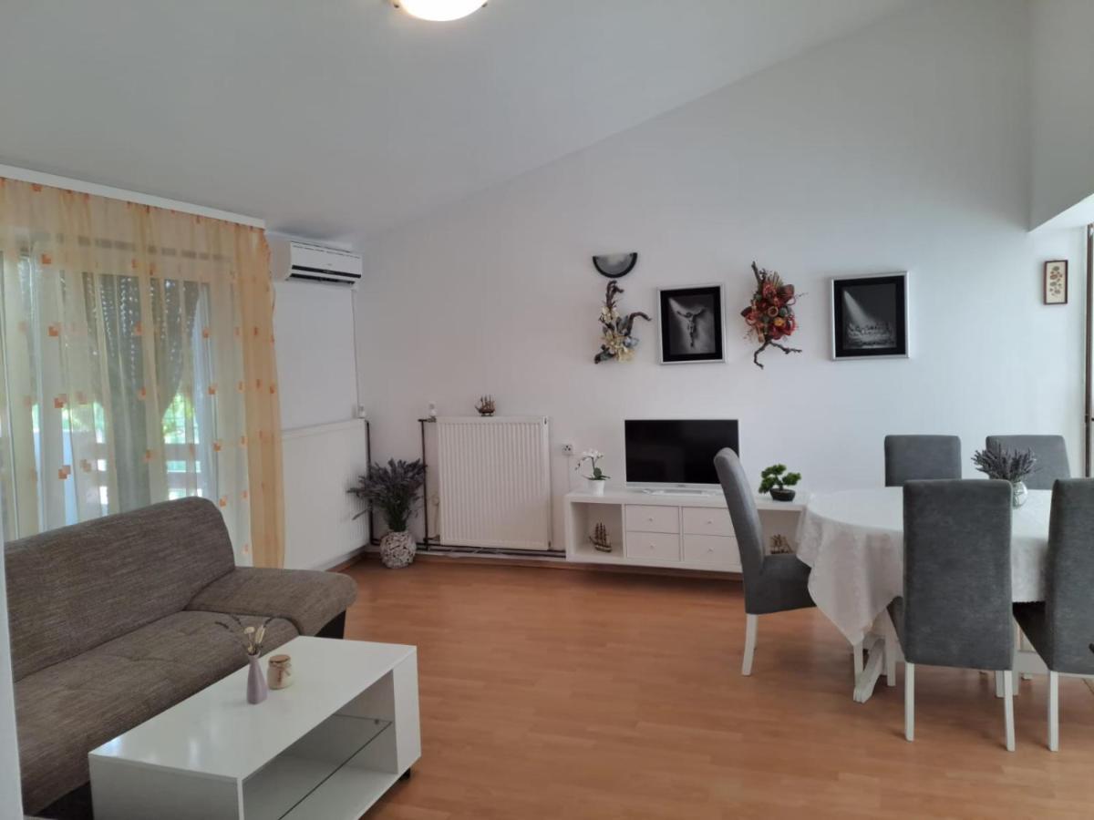 Apartment Ema Posedarje Exterior foto
